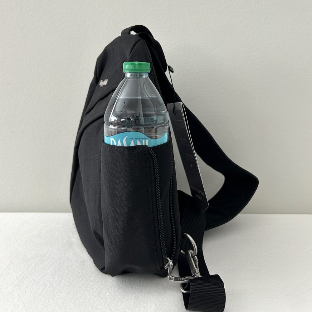 New with Tags! BAGGALLINI Medium Sling Bag Black Nylon Adjustable Strap NWT - Picture 7 of 7